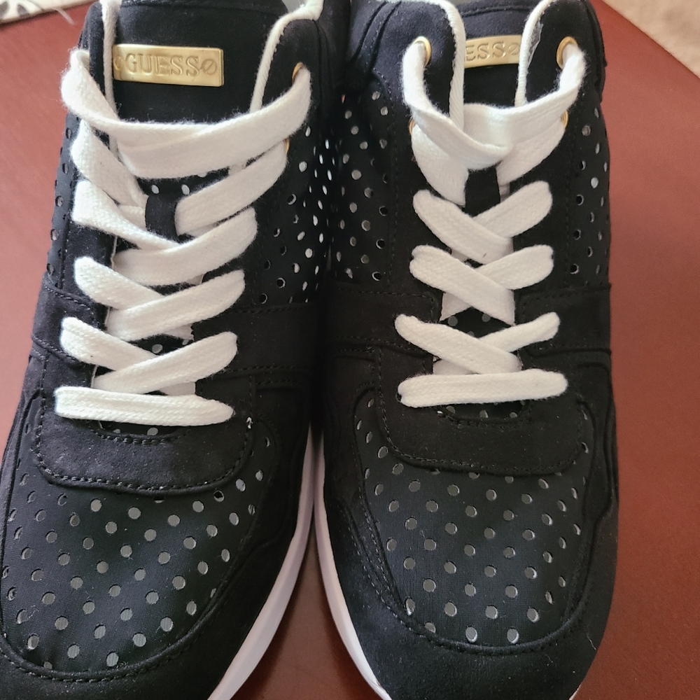 GUESS  SHOES BRAND NEW !!! ATHLETIC SHOES
